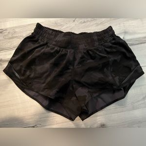 Hotty Hot Lined Short 2.5”- size 4- Heritage 365 Camo Deep Coal
